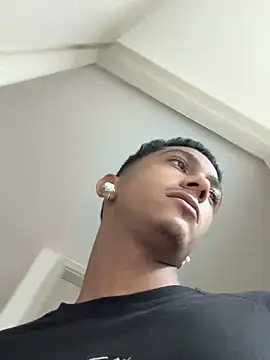 Snapshot of dominic_smith_ chatting on 02-13-25, 01:19 dominic smith online show from 02-13-25, 01:19