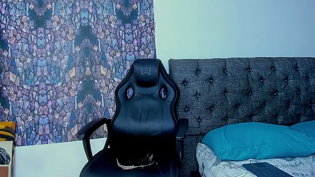 Snapshot of dominic_smith_ chatting on 02-16-25, 02:20 dominic smith online show from 02-16-25, 02:20