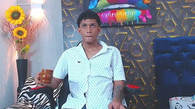 Snapshot of dominic_smith_ chatting on 10-08-25, 09:45 dominic smith online show from 10-08-25, 09:45