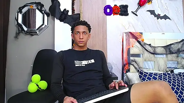 Snapshot of dominic_smith_ chatting on 10-28-25, 10:45 dominic smith online show from 10-28-25, 10:45