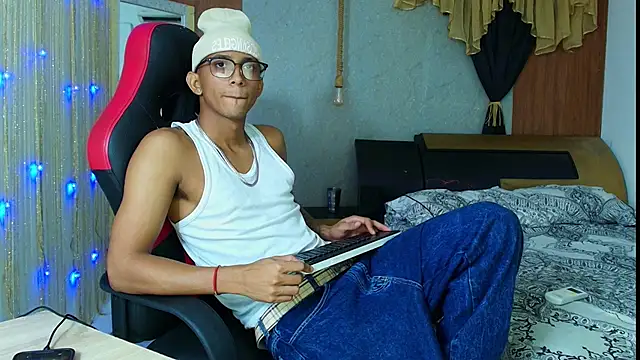 dominic smith  online show from 06-18-26, 04:35