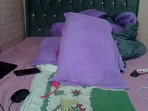 Snapshot of sexybree_ chatting on 10-27-25, 10:47 sexybree online show from 10-27-25, 10:47