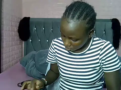 Snapshot of sexybree_ chatting on 06-01-26, 01:18 sexybree online show from 06-01-26, 01:18