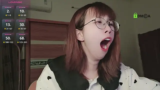 Snapshot of Lili_666 chatting on 03-05-25, 05:39 Lili 666 online show from 03-05-25, 05:39