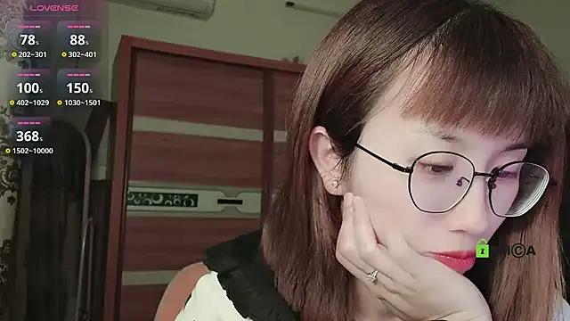 Snapshot of Lili_666 chatting on 03-09-25, 05:17 Lili 666 online show from 03-09-25, 05:17