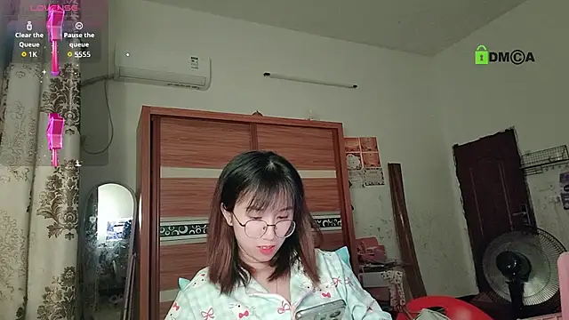 Snapshot of Lili_666 chatting on 10-25-25, 05:08 Lili 666 online show from 10-25-25, 05:08