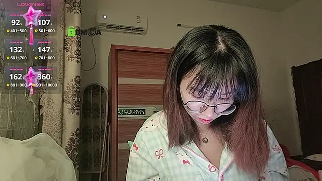 Snapshot of Lili_666 chatting on 11-11-25, 04:29 Lili 666 online show from 11-11-25, 04:29