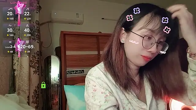 Snapshot of Lili_666 chatting on 12-19-25, 04:36 Lili 666 online show from 12-19-25, 04:36