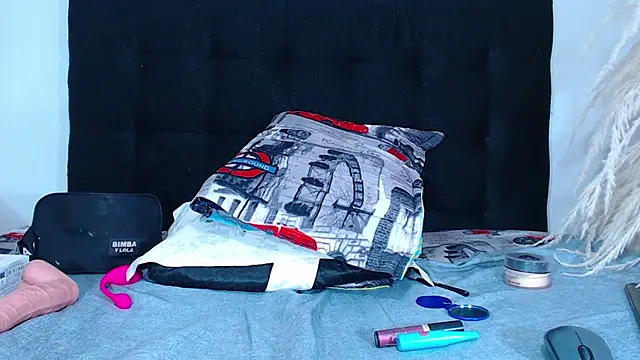 Snapshot of srta_luciana chatting on 07-28-26, 03:21 srta luciana online show from 07-28-26, 03:21