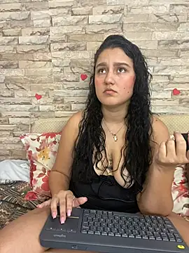 Snapshot of saray_gomez22 chatting on 02-21-25, 01:55 saray gomez22 online show from 02-21-25, 01:55