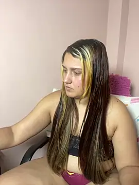 Snapshot of saray_gomez22 chatting on 12-23-25, 04:32 saray gomez22 online show from 12-23-25, 04:32