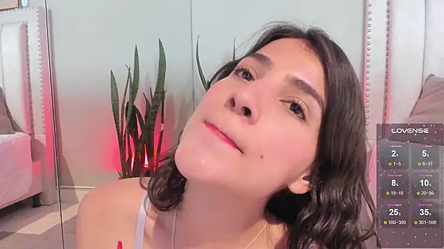 Snapshot of Miranda_doll_ chatting on 01-14-25, 03:36 Miranda doll online show from 01-14-25, 03:36
