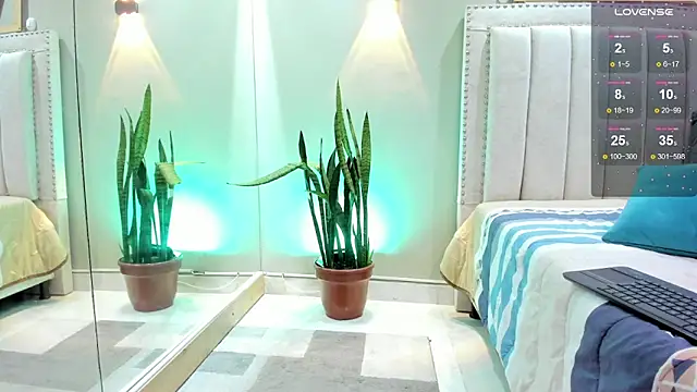Snapshot of Miranda_doll_ chatting on 03-02-25, 03:48 Miranda doll online show from 03-02-25, 03:48