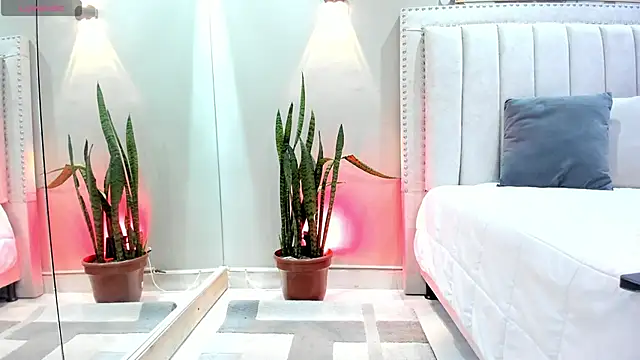 Snapshot of Miranda_doll_ chatting on 03-10-25, 12:15 Miranda doll online show from 03-10-25, 12:15