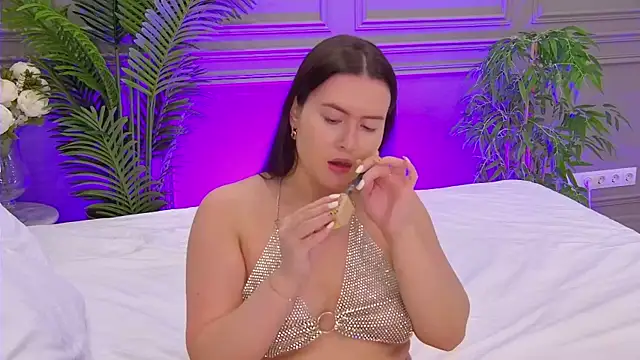 TrishaWinslet online show from 10-19-25, 06:47