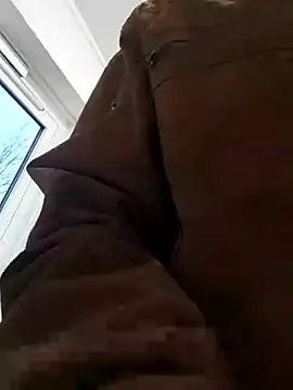 Snapshot of Analcholic chatting on 12-14-24, 02:21 Analcholic online show from 12-14-24, 02:21