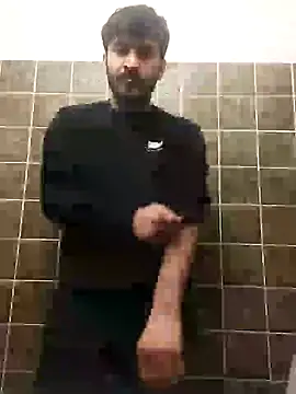 Snapshot of Analcholic chatting on 12-18-24, 11:34 Analcholic online show from 12-18-24, 11:34