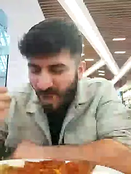 Snapshot of Analcholic chatting on 12-28-24, 01:59 Analcholic online show from 12-28-24, 01:59