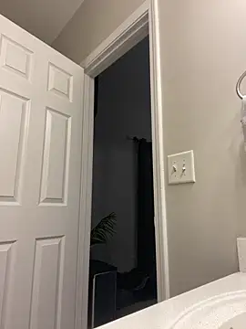 Snapshot of zeedafreakk chatting on 12-21-25, 12:12 zeedafreakk online show from 12-21-25, 12:12