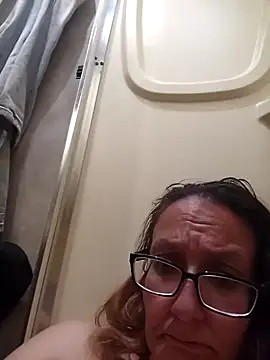 ILUV2TUCHMYKITTY online show from 10-20-25, 02:39