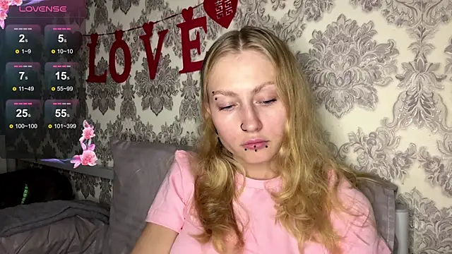 MarthaGees online show from 10-26-25, 03:18