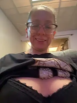 Snapshot of miss_hanna07 chatting on 10-17-25, 09:06 miss hanna07 online show from 10-17-25, 09:06