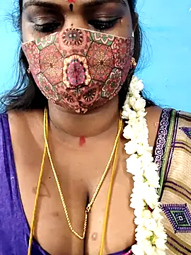 Snapshot of mayaa2u chatting on 05-31-26, 10:00 mayaa2u online show from 05-31-26, 10:00