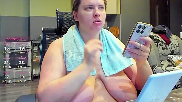 Snapshot of 1lindsey1 chatting on 10-13-25, 02:00 1lindsey1 online show from 10-13-25, 02:00