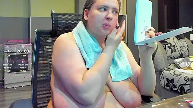 Snapshot of 1lindsey1 chatting on 10-15-25, 05:40 1lindsey1 online show from 10-15-25, 05:40