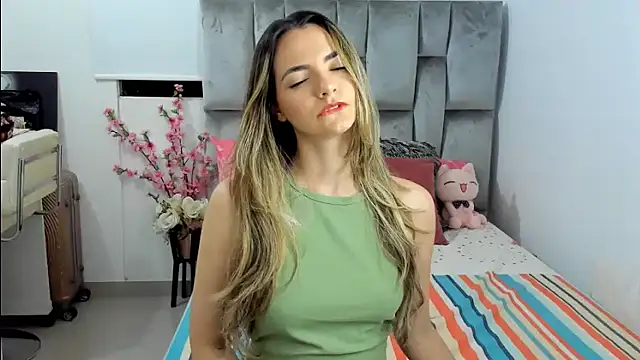 baby-miah online show from 12-30-24, 03:14