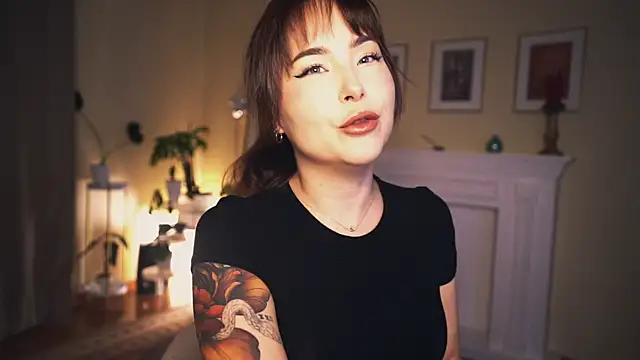 Snapshot of Leona_Mell chatting on 01-04-25, 11:38 Leona Mell online show from 01-04-25, 11:38