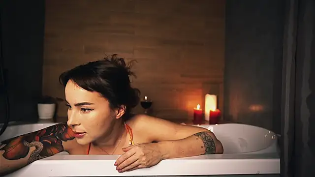 Snapshot of Leona_Mell chatting on 03-17-25, 10:06 Leona Mell online show from 03-17-25, 10:06