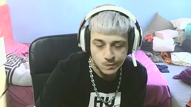 Snapshot of Nenejoven16- chatting on 02-11-25, 10:26 Nenejoven16- online show from 02-11-25, 10:26