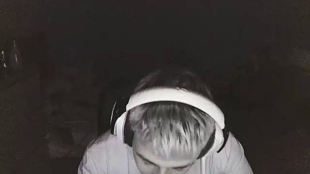 Snapshot of Nenejoven16- chatting on 03-05-25, 01:52 Nenejoven16- online show from 03-05-25, 01:52