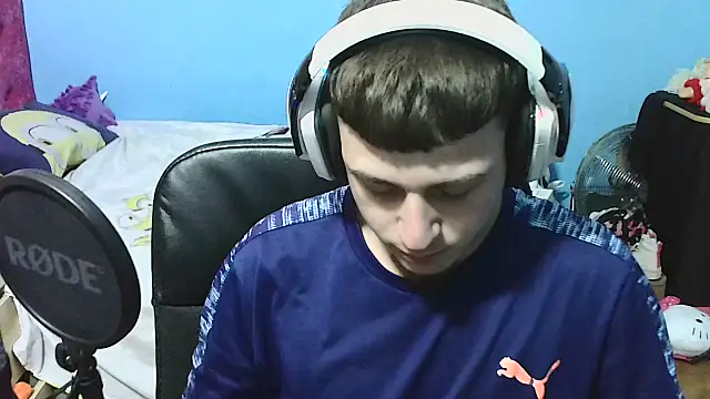 Snapshot of Nenejoven16- chatting on 10-18-25, 09:04 Nenejoven16- online show from 10-18-25, 09:04