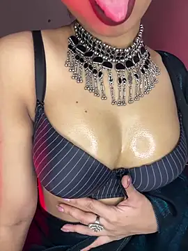 Snapshot of Hot-sexy222 chatting on 11-04-25, 03:11 Hot-sexy222 online show from 11-04-25, 03:11