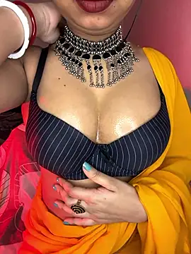 Snapshot of Hot-sexy222 chatting on 01-15-26, 01:43 Hot-sexy222 online show from 01-15-26, 01:43