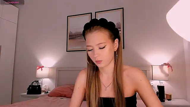 Snapshot of diana_nier chatting on 05-27-26, 08:06 diana nier online show from 05-27-26, 08:06