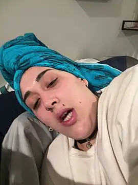 ThicBunz online show from 10-11-25, 03:21