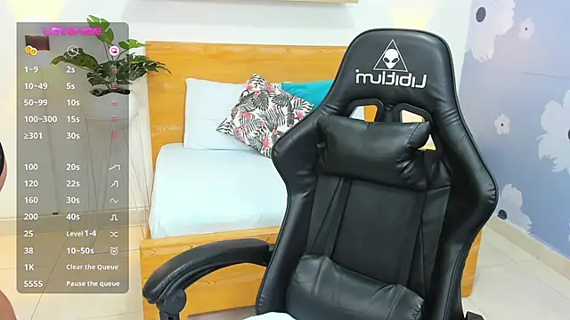 Snapshot of aixa_15 chatting on 01-14-25, 11:42 aixa 15 online show from 01-14-25, 11:42