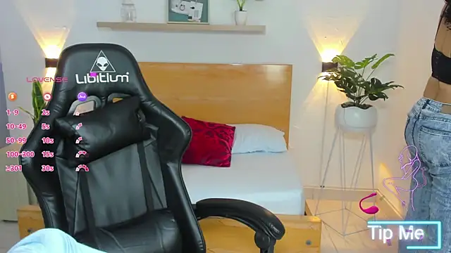 Snapshot of aixa_15 chatting on 03-21-25, 12:06 aixa 15 online show from 03-21-25, 12:06