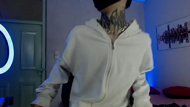 Snapshot of Andy_bapho chatting on 12-19-24, 02:35 Andy bapho online show from 12-19-24, 02:35