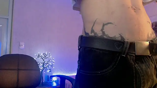 Snapshot of Andy_bapho chatting on 12-19-24, 05:50 Andy bapho online show from 12-19-24, 05:50