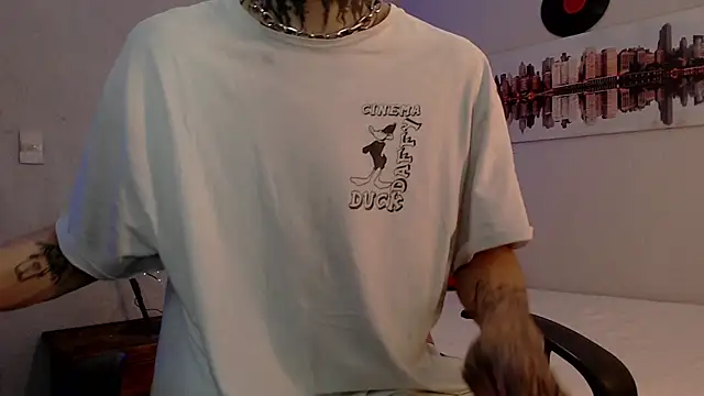 Snapshot of Andy_bapho chatting on 12-29-24, 03:13 Andy bapho online show from 12-29-24, 03:13