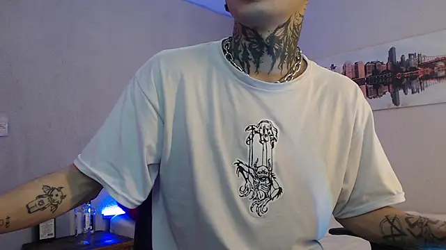 Snapshot of Andy_bapho chatting on 01-08-25, 03:17 Andy bapho online show from 01-08-25, 03:17