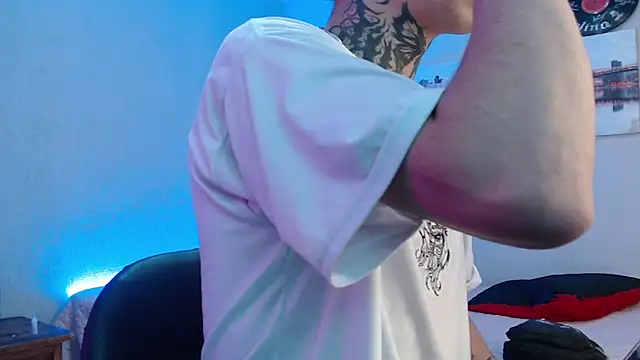 Snapshot of Andy_bapho chatting on 03-13-25, 03:06 Andy bapho online show from 03-13-25, 03:06