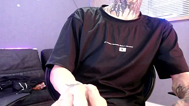 Snapshot of Andy_bapho chatting on 09-28-25, 03:06 Andy bapho online show from 09-28-25, 03:06