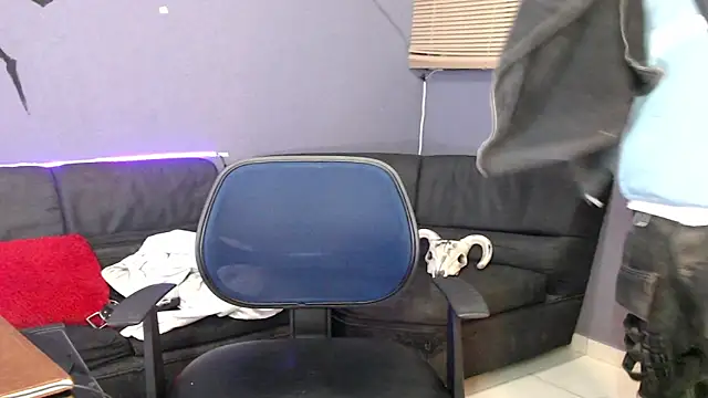 Snapshot of Andy_bapho chatting on 10-09-25, 02:26 Andy bapho online show from 10-09-25, 02:26