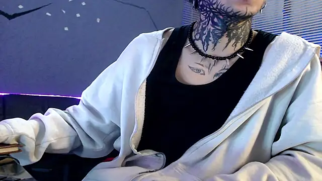 Snapshot of Andy_bapho chatting on 10-13-25, 02:39 Andy bapho online show from 10-13-25, 02:39