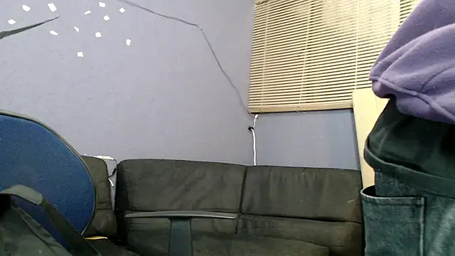 Snapshot of Andy_bapho chatting on 10-17-25, 02:08 Andy bapho online show from 10-17-25, 02:08